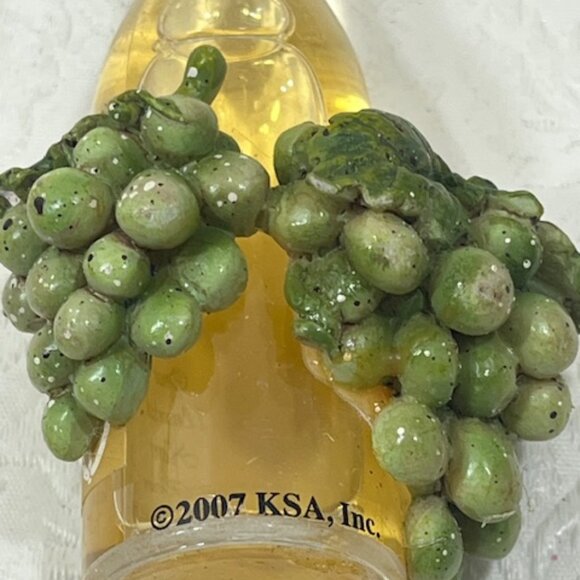 Pinot Grigio White Wine Bottle w/Green Grapes Hanging Plastic Ornament4"Tall - Picture 8 of 12